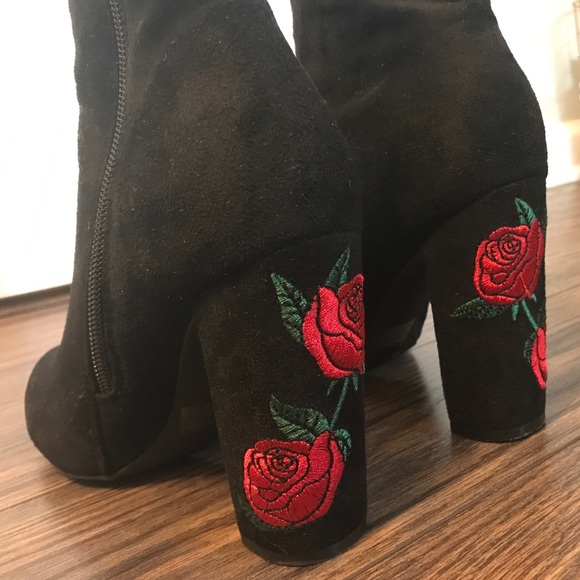 rose detailed black heeled booties - Picture 4 of 4